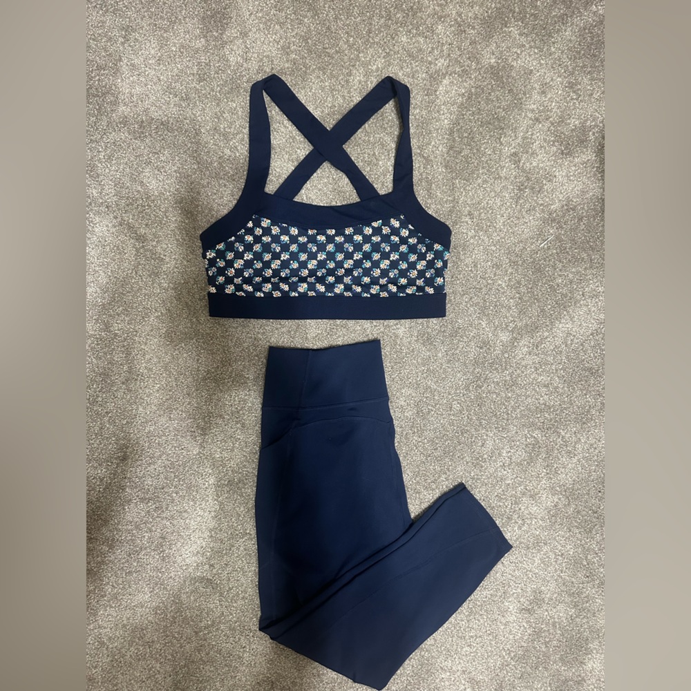 NWOT Fabletics bra and leggings set